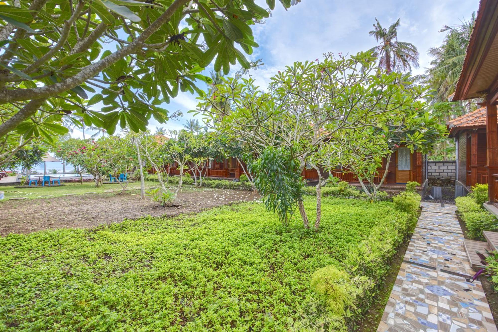 Putri Nusa Beach Ped Exteriör bild